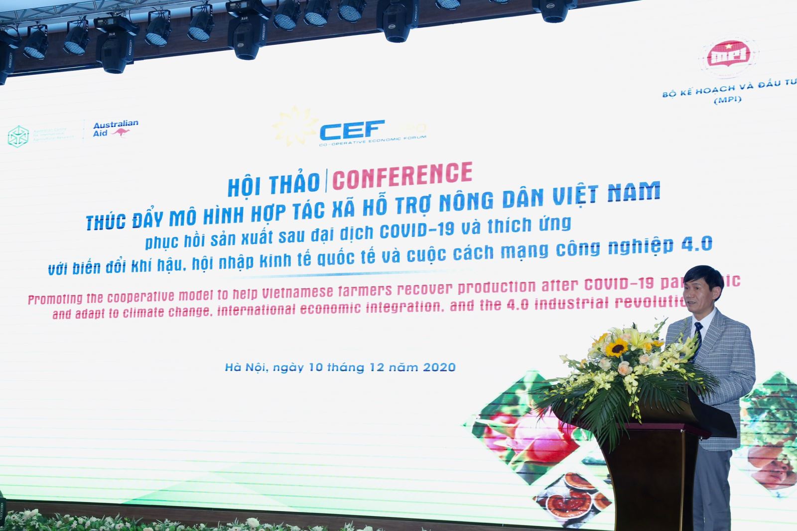 Cục trưởng Cục Phát triển Hợp tác xã Nguyễn Văn Đoàn phát biểu khai mạc Hội thảo. Ảnh: MPI