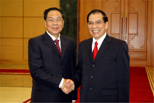 Party General Secretary Nong Đuc Manh and Lao President Choummaly Sayasone