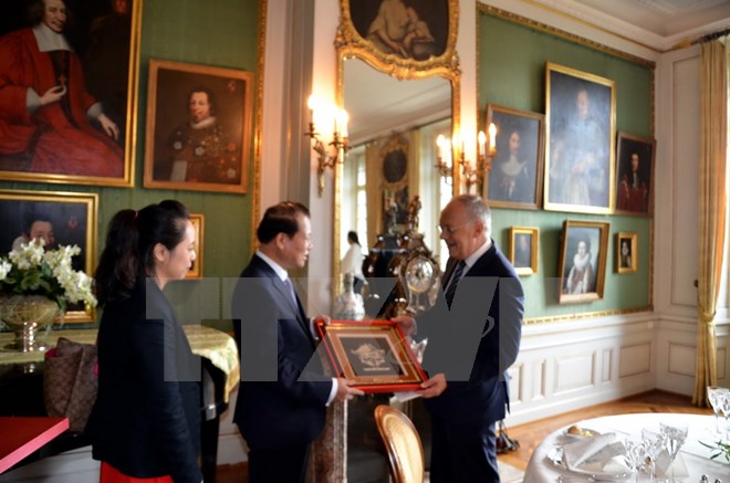 Description: https://img.vietnamplus.vn/t660/Uploaded/qfsqy/2015_09_17/ttxvn_17092015Vu_van_Ninh.jpg